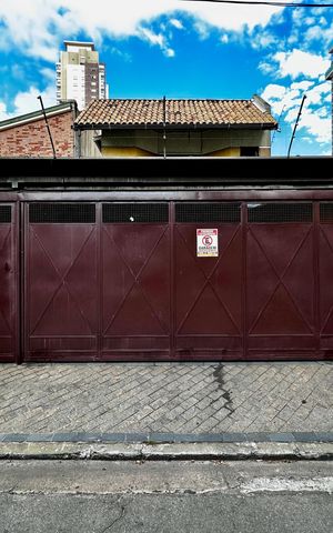 Casa à venda com 204m², 4 quartos e 3 vagas Casa à venda com 204m², 4 quartos e 3 vagasFachada