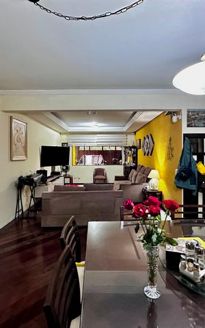 Casa à venda com 204m², 4 quartos e 3 vagas Casa à venda com 204m², 4 quartos e 3 vagasSala