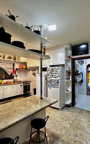 Casa à venda com 204m², 4 quartos e 3 vagas Casa à venda com 204m², 4 quartos e 3 vagasCozinha