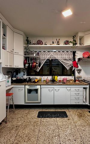 Casa à venda com 204m², 4 quartos e 3 vagas Casa à venda com 204m², 4 quartos e 3 vagasCozinha
