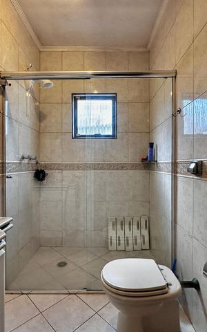 Casa à venda com 204m², 4 quartos e 3 vagas Casa à venda com 204m², 4 quartos e 3 vagasBanheiro Social
