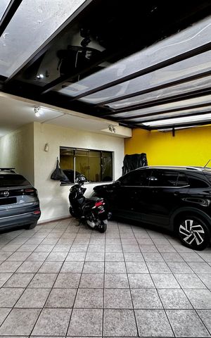 Casa à venda com 204m², 4 quartos e 3 vagas Casa à venda com 204m², 4 quartos e 3 vagasGaragem