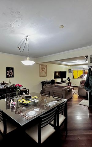 Casa à venda com 204m², 4 quartos e 3 vagas Casa à venda com 204m², 4 quartos e 3 vagasSala