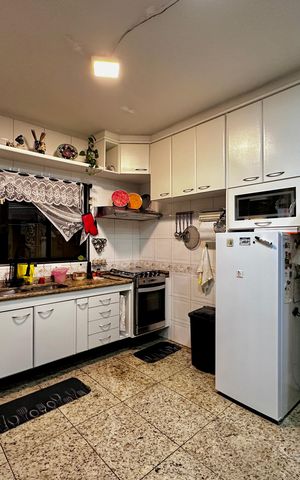 Casa à venda com 204m², 4 quartos e 3 vagas Casa à venda com 204m², 4 quartos e 3 vagasCozinha