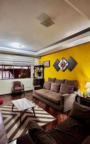 Casa à venda com 204m², 4 quartos e 3 vagas Casa à venda com 204m², 4 quartos e 3 vagasSala
