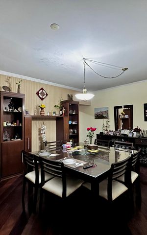Casa à venda com 204m², 4 quartos e 3 vagas Casa à venda com 204m², 4 quartos e 3 vagasSala