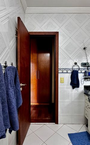 Casa à venda com 204m², 4 quartos e 3 vagas Casa à venda com 204m², 4 quartos e 3 vagasBanheiro Suíte 1