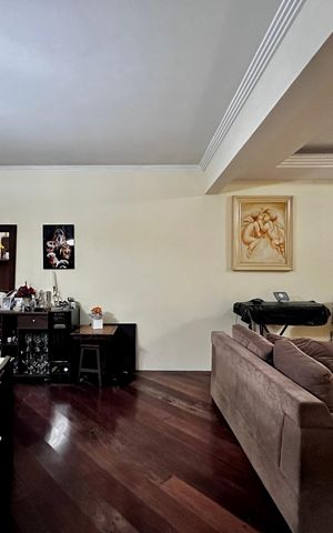 Casa à venda com 204m², 4 quartos e 3 vagas Casa à venda com 204m², 4 quartos e 3 vagasSala
