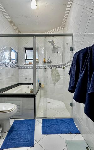 Casa à venda com 204m², 4 quartos e 3 vagas Casa à venda com 204m², 4 quartos e 3 vagasBanheiro Suíte 1