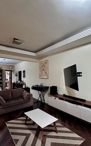 Casa à venda com 204m², 4 quartos e 3 vagas Casa à venda com 204m², 4 quartos e 3 vagasSala