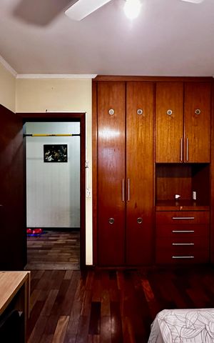 Casa à venda com 204m², 4 quartos e 3 vagas Casa à venda com 204m², 4 quartos e 3 vagasQuarto 3