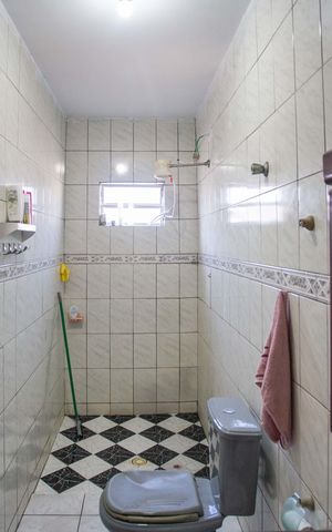 Casa à venda com 270m², 5 quartos e 2 vagasBanheiro Casa 1