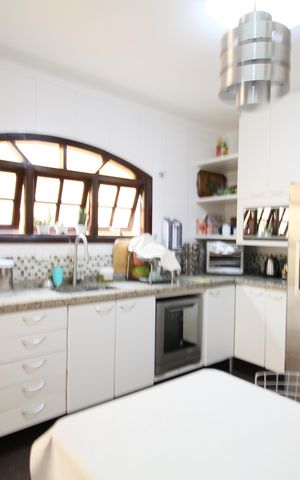 Casa à venda com 260m², 3 quartos e 3 vagasCozinha