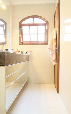 Casa à venda com 260m², 3 quartos e 3 vagasBanheiro 3