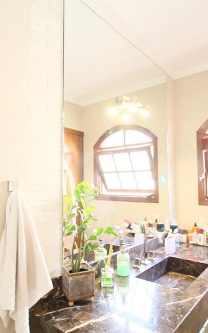 Casa à venda com 260m², 3 quartos e 3 vagasBanheiro 3