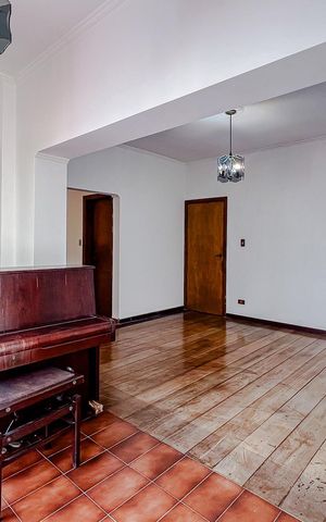 Casa à venda com 283m², 5 quartos e 2 vagasSala