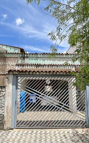 Casa à venda com 197m², 4 quartos e 2 vagasFachada + plaquinha