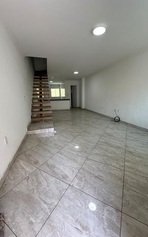 Casa de condomínio à venda com 140m², 2 quartos e 1 vaga Casa de condomínio à venda com 140m², 2 quartos e 1 vagaSala