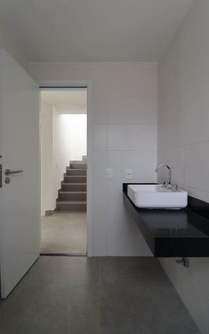 Casa de condomínio à venda com 276m², 3 quartos e 3 vagas Casa de condomínio à venda com 276m², 3 quartos e 3 vagasBanheiro