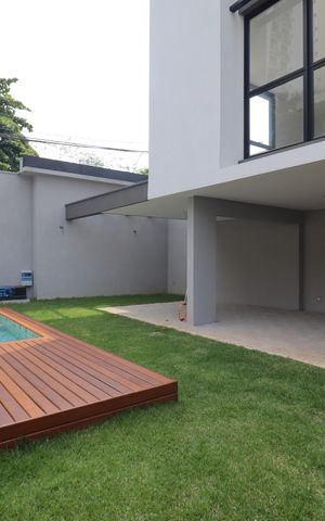 Casa de condomínio à venda com 276m², 3 quartos e 3 vagas Casa de condomínio à venda com 276m², 3 quartos e 3 vagasPiscina