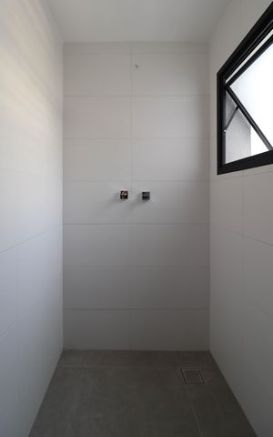 Casa de condomínio à venda com 276m², 3 quartos e 3 vagas Casa de condomínio à venda com 276m², 3 quartos e 3 vagasBanheiro da Suíte