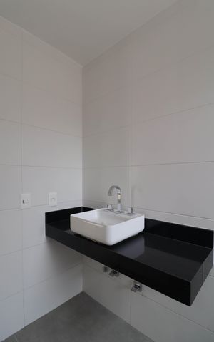Casa de condomínio à venda com 276m², 3 quartos e 3 vagas Casa de condomínio à venda com 276m², 3 quartos e 3 vagasBanheiro