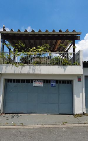 Casa à venda com 157m², 3 quartos e 2 vagasFachada