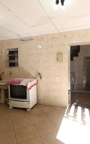 Casa à venda com 268m², 9 quartos e 6 vagas Casa à venda com 268m², 9 quartos e 6 vagasCozinha