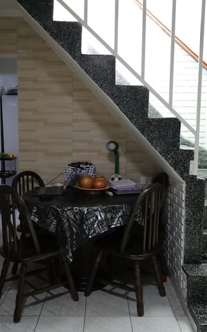 Casa à venda com 110m², 3 quartos e 2 vagasSala