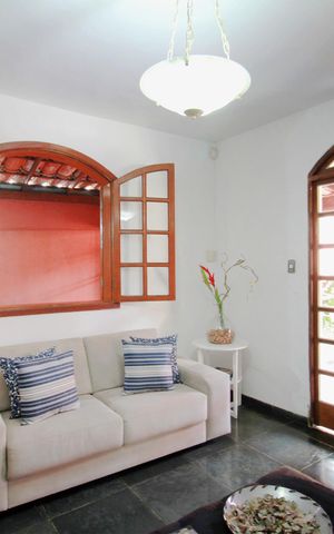 Casa à venda com 226m², 4 quartos e 2 vagasSala
