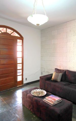Casa à venda com 226m², 4 quartos e 2 vagasSala
