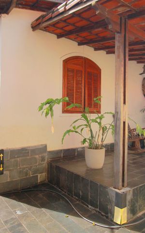 Casa à venda com 226m², 4 quartos e 2 vagasVaranda frente