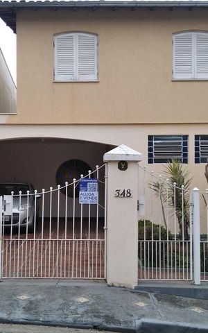 Casa para alugar com 210m², 3 quartos e 4 vagas Casa para alugar com 210m², 3 quartos e 4 vagasFachada