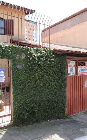 Casa à venda com 171m², 3 quartos e 3 vagasFachada