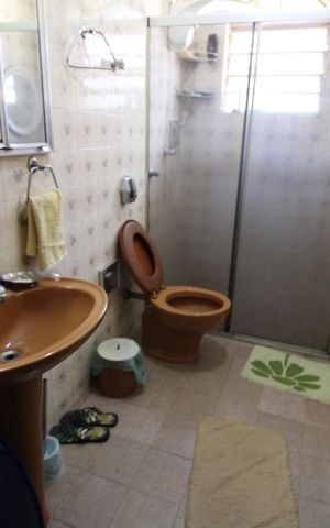 Casa à venda com 167m², 3 quartos e 4 vagasBanheiro 2