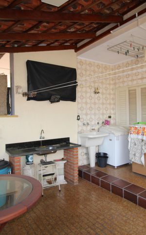 Casa à venda com 167m², 3 quartos e 4 vagasÁrea de Serviço