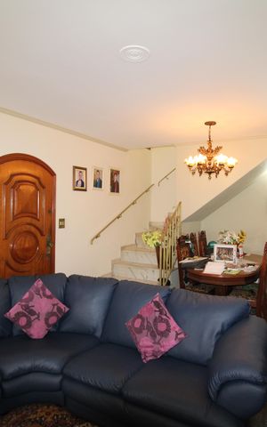Casa à venda com 167m², 3 quartos e 4 vagasSala