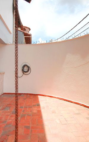 Casa à venda com 270m², 4 quartos e 4 vagasVaranda lateral