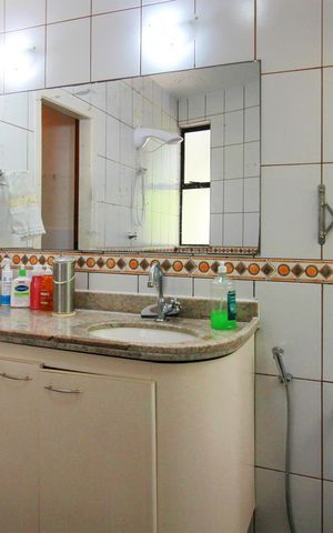 Casa à venda com 270m², 4 quartos e 4 vagasBanheiro da Suíte