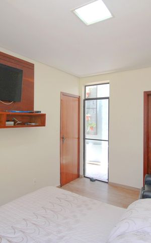 Casa à venda com 270m², 4 quartos e 4 vagasSuite