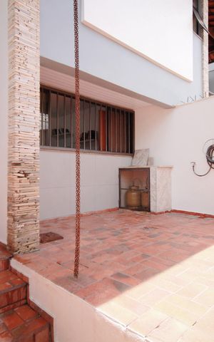 Casa à venda com 270m², 4 quartos e 4 vagasVaranda lateral