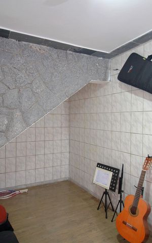 Casa à venda com 270m², 4 quartos e 4 vagasEscritório