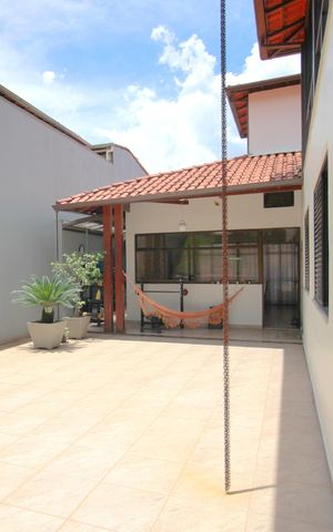 Casa à venda com 270m², 4 quartos e 4 vagasQuintal