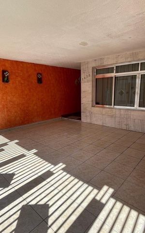 Casa à venda com 200m², 3 quartos e 2 vagas Casa à venda com 200m², 3 quartos e 2 vagasGaragem