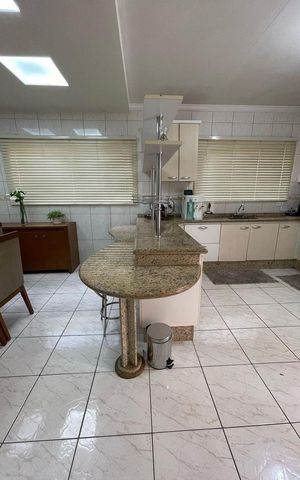 Casa à venda com 200m², 3 quartos e 2 vagas Casa à venda com 200m², 3 quartos e 2 vagasCozinha
