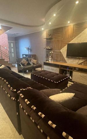 Casa à venda com 200m², 3 quartos e 2 vagas Casa à venda com 200m², 3 quartos e 2 vagasSala