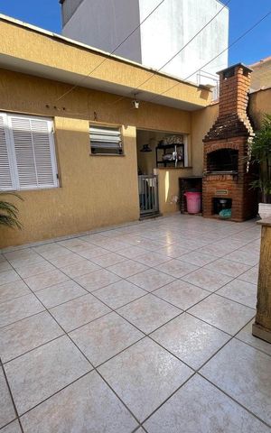Casa à venda com 200m², 3 quartos e 2 vagas Casa à venda com 200m², 3 quartos e 2 vagasÁrea comum