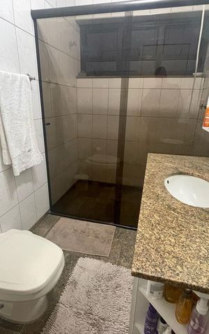 Casa à venda com 200m², 3 quartos e 2 vagas Casa à venda com 200m², 3 quartos e 2 vagasBanheiro