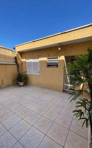 Casa à venda com 200m², 3 quartos e 2 vagas Casa à venda com 200m², 3 quartos e 2 vagasÁrea comum