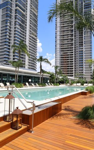 Apartamento à venda com 265m², 4 quartos e 4 vagasÁrea comum - Piscina